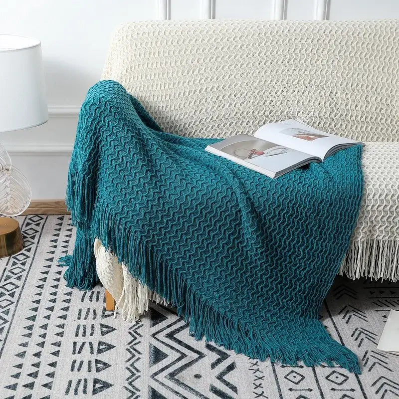 Heirloom Pattern Throw - Cozy & Timeless Design