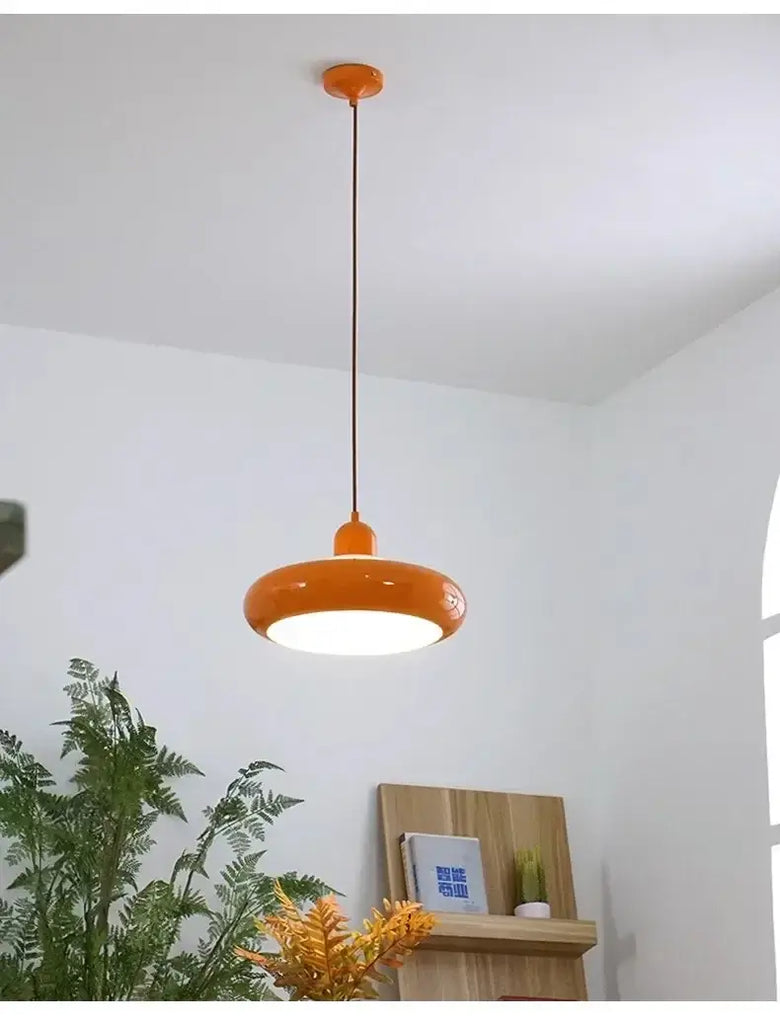 Suspension vintage émaillée crème avec détails chromés