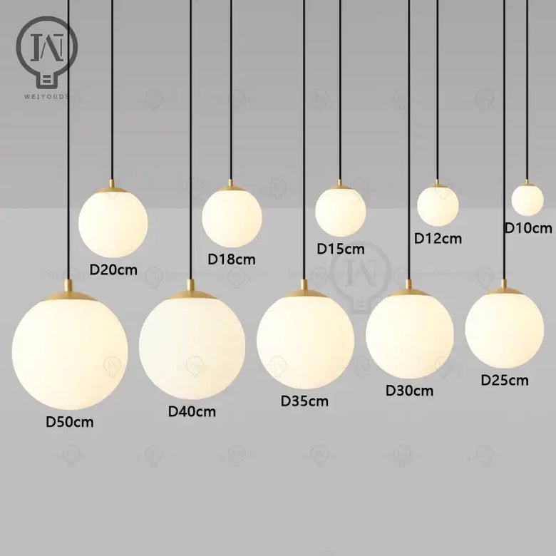 Suspension Globe en Verre Blanc avec Détails en Laiton ou Noir