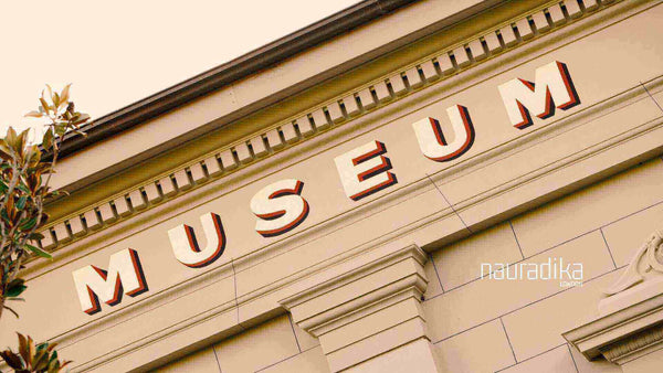Museum exterior promoting 'Where to learn about Interior Design in 2023?' article focus on educational venues.