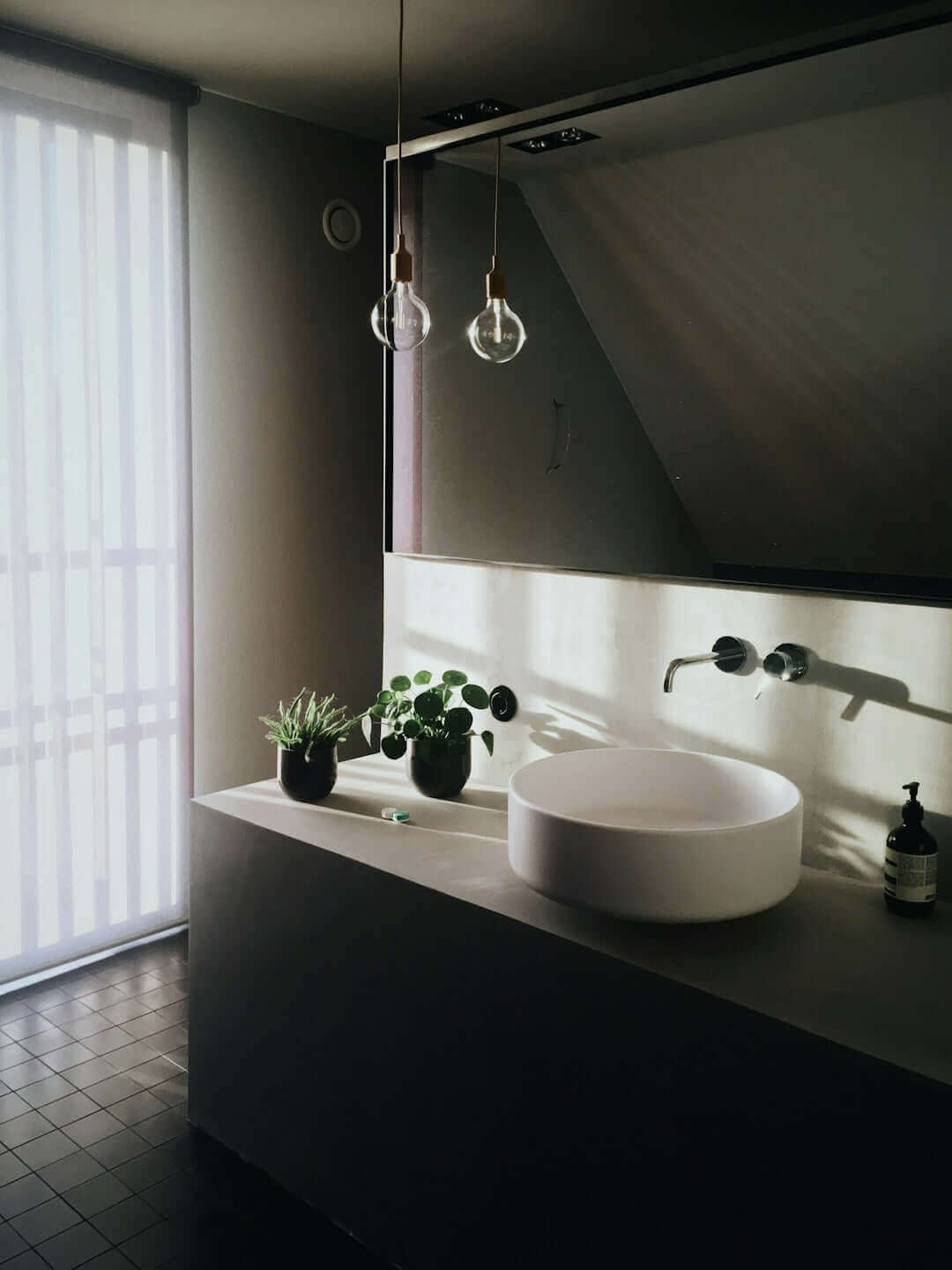 How to Choose the Perfect Bathroom Lights for Your Home