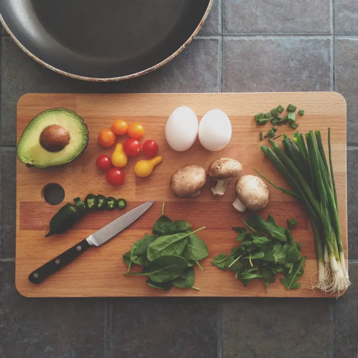 How does mindful eating contribute to a healthier lifestyle