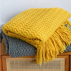 Heirloom Pattern Throw - Cozy & Timeless Design