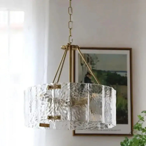 Suspension en cristal texturé avec monture dorée