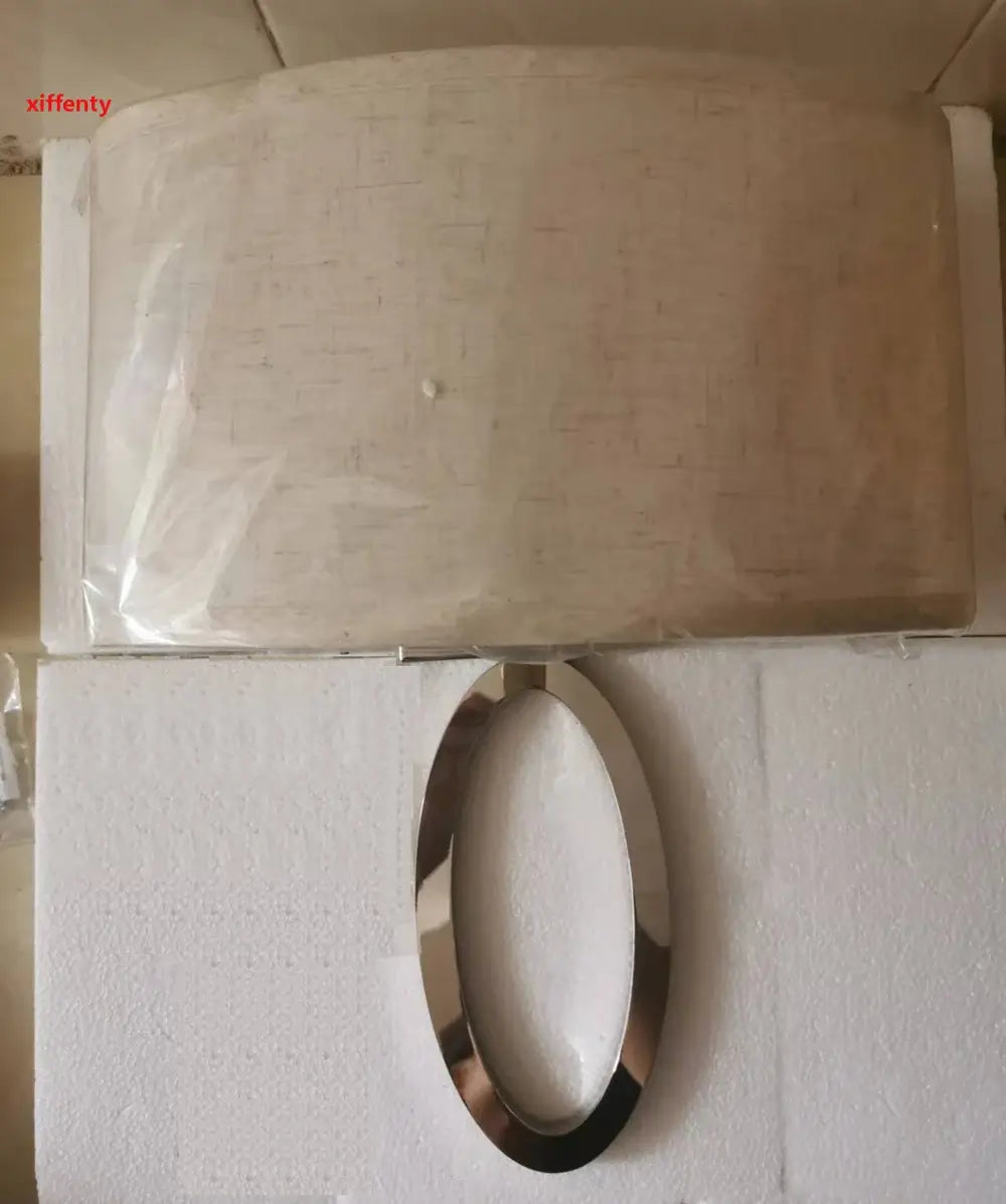 Classic American Bedside Lamp - Elegance & Functionality