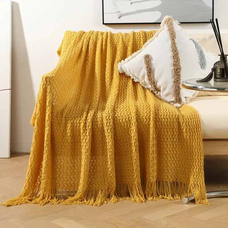 Heirloom Pattern Throw - Cozy & Timeless Design